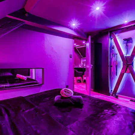 Escale Du Desir - Balancoire D'amour, Croix De Saint Andre, Menottes Et Fauteuil Tantra - Love-room-alsace-67 * Niederbronn-les-Bains